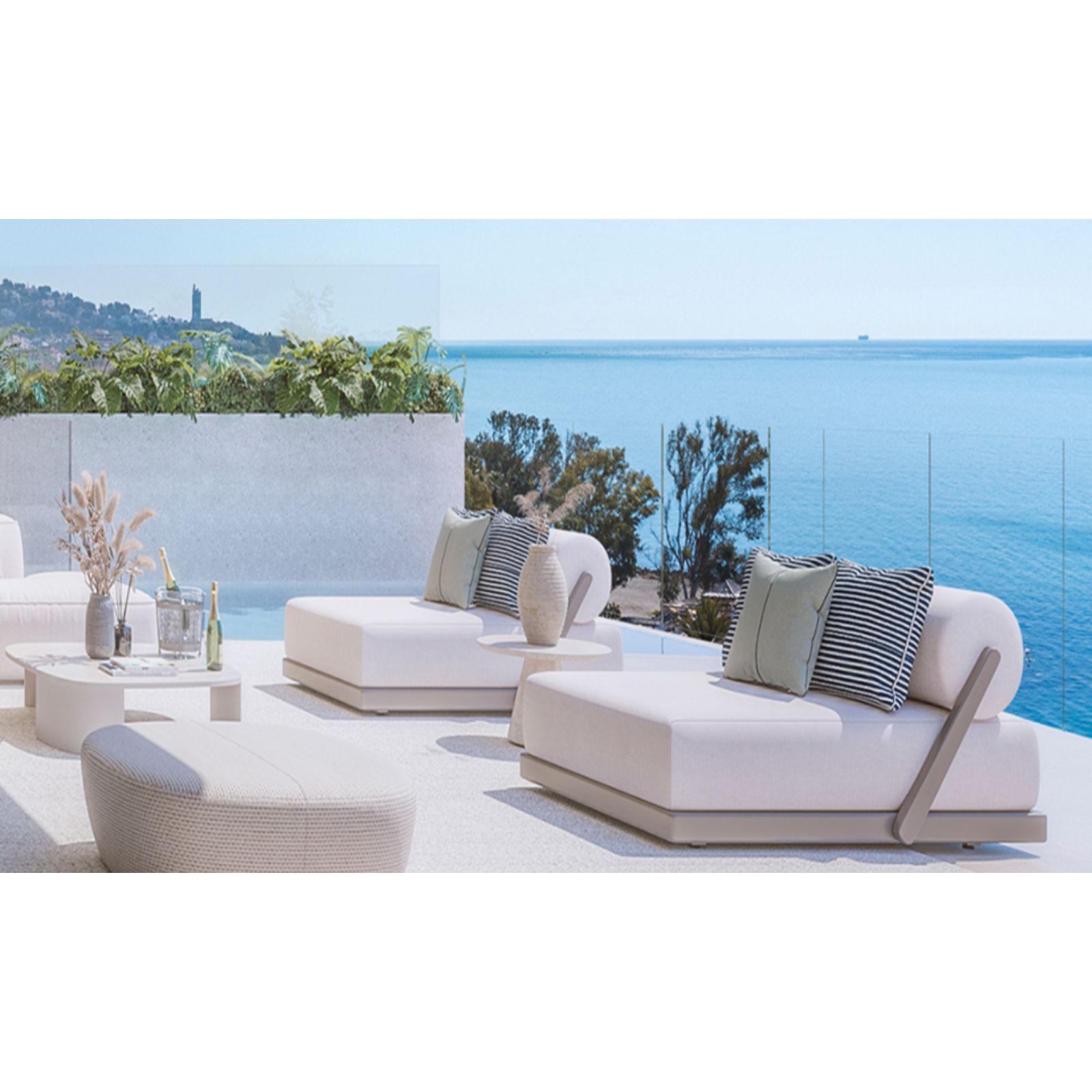 Luxe loungeset voor buiten met uitzicht op zee